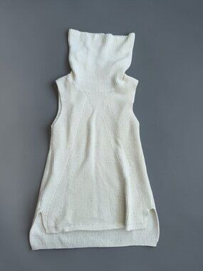 WHITE HOUSE BLACK MARKET White Knit Turtlneck Sweater Size XS